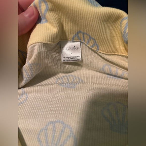 Staykation- Shell Ruffle Ribbed Short Pajamas Set - Picture 3 of 7